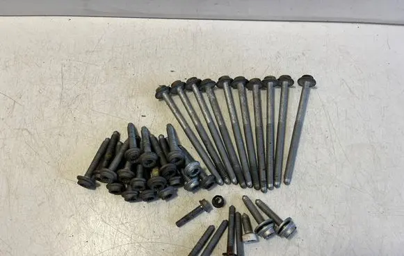 Porsche Taycan 9J1 Nuts/bolts 