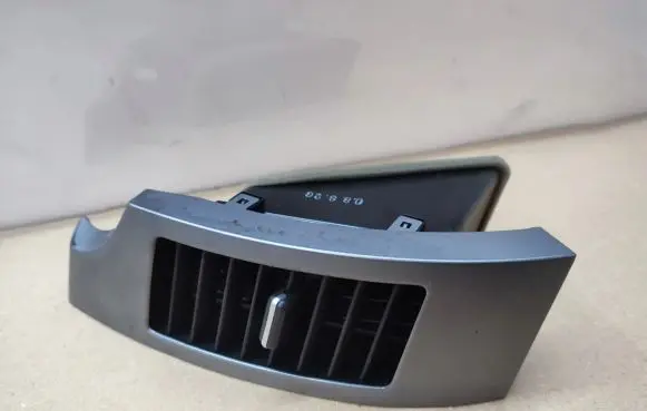 Peugeot 4007 Dash center air vent grill 8030A013