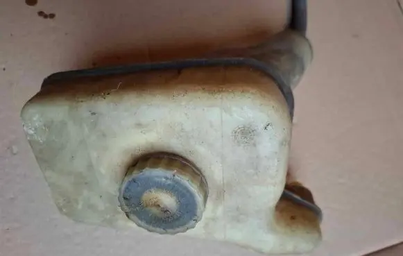 BMW 3 E46 Brake fluid reservoir 