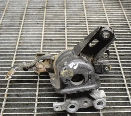 Toyota Prius (XW30) Engine mount bracket