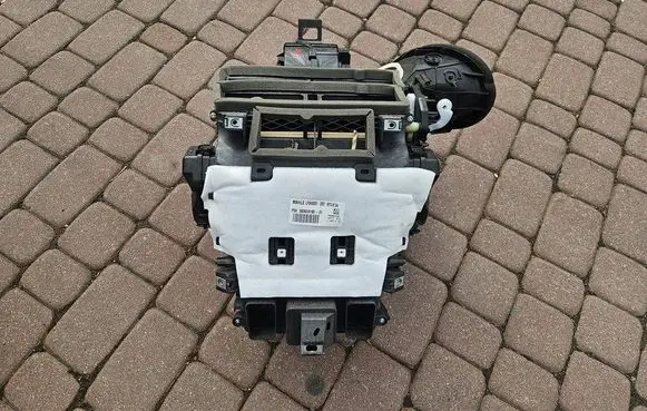 Opel Mokka B Interior heater climate box assembly housing 9829049180