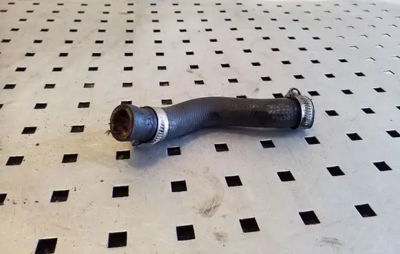 Volvo XC90 Engine coolant pipe/hose