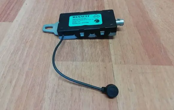 Renault Zoe Aerial antenna amplifier 282309093R 42201402546