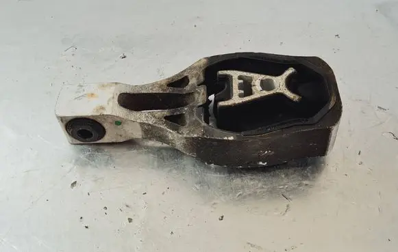 Peugeot 3008 II Engine mount bracket 9811786680