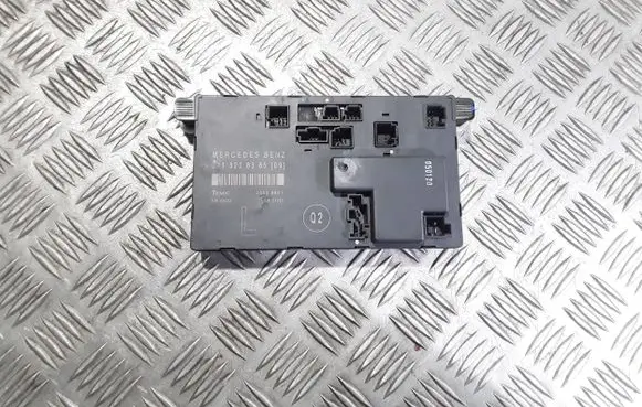 Mercedes-Benz E W211 Door control unit/module 2118208385