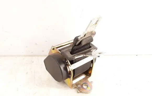 Middle seatbelt (rear)