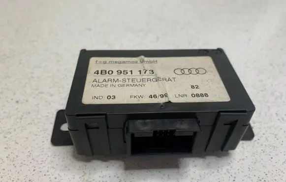 Audi A6 S6 C5 4B Alarm control unit/module 4B0951173
