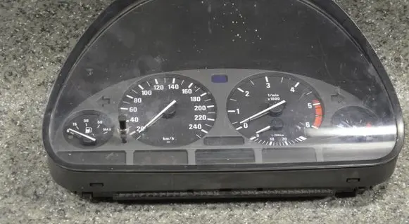 BMW 5 E39 Speedometer (instrument cluster) 87001374 87001313