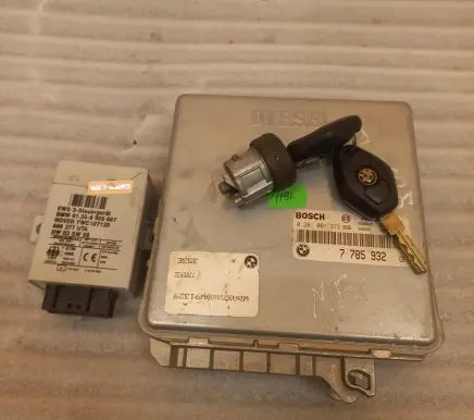 BMW 5 E39 Engine control unit/module 7785932 0281001373