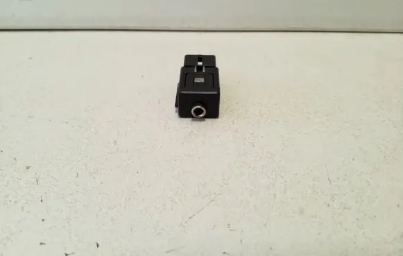 Volkswagen PASSAT B8 AUX in-socket connector 5Q0035724