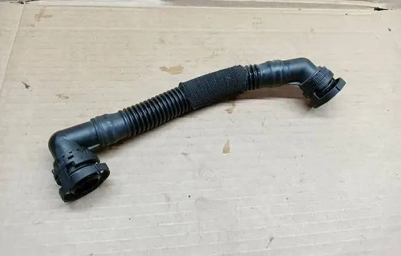 Audi A4 S4 B9 Breather hose/pipe 04L103493F