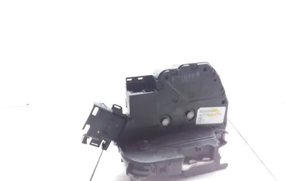 Opel Vivaro Sliding door lock 825039444R 40717212