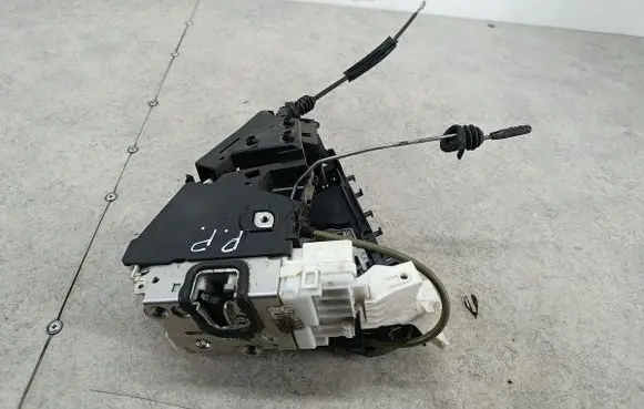 Mercedes-Benz A W169 Front door lock 