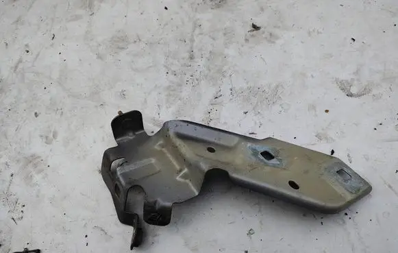 Renault Clio IV Fender mounting bracket 