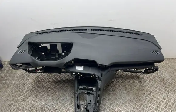Peugeot 5008 II Dashboard 9816647677 FA6476ZD 1841615X