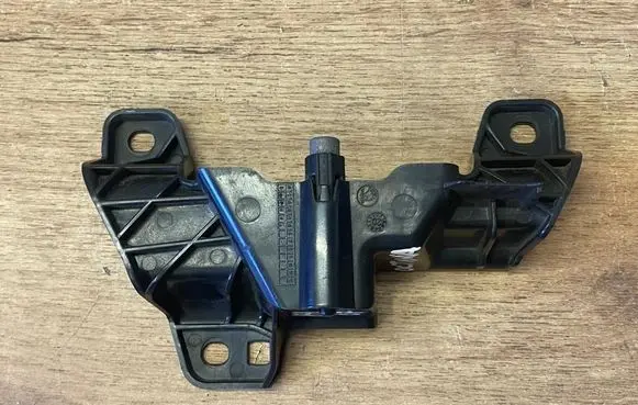 Skoda Octavia Mk4 Distronic sensor bracket 5E3807989