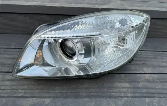 Skoda Fabia Mk2 (5J) Headlight/headlamp 5J1941015A