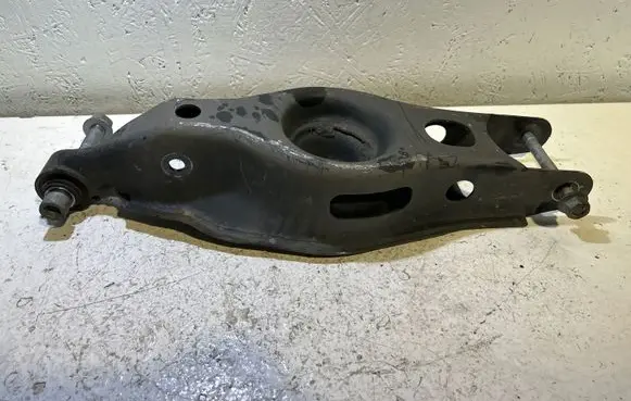 Dodge Challenger Rear upper control arm/wishbone