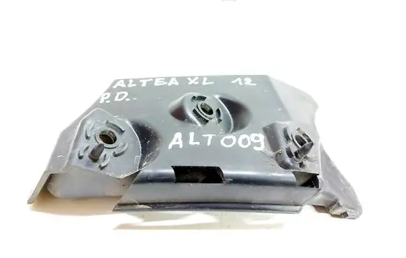Seat Altea XL Front bumper mounting bracket 5P0807184A
