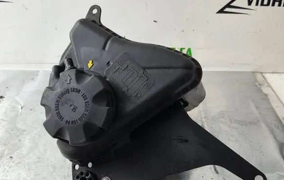 Coolant expansion tank/reservoir