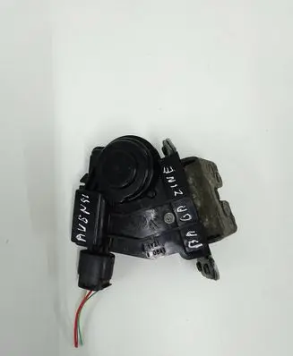 Toyota Avensis T270 Loading door lock 0641