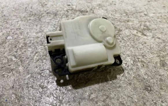 Dodge Durango Air flap motor/actuator D267DW8BA02 D267DW9BA02 024431
