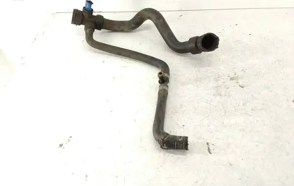 Engine coolant pipe/hose