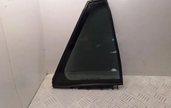 Toyota Avensis T270 Rear vent window glass 6812305110 6818805070