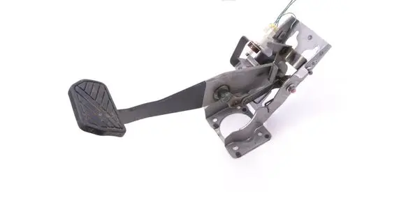 Suzuki Grand Vitara II Brake pedal