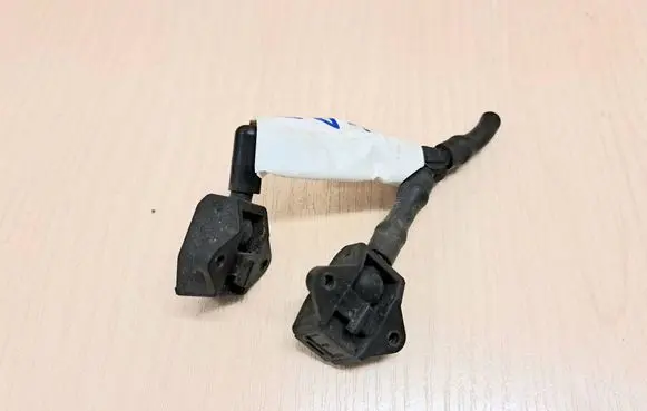 Honda Civic Windshield washer spray nozzle 