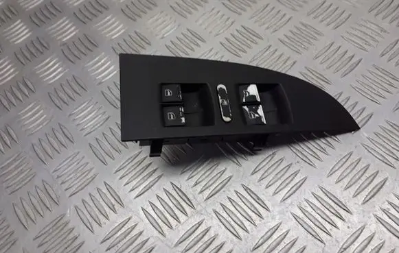 Seat Leon (1P) Front door window switch trim 1P1.867.171A