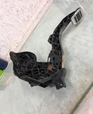 Opel Astra L Brake pedal 9876728880