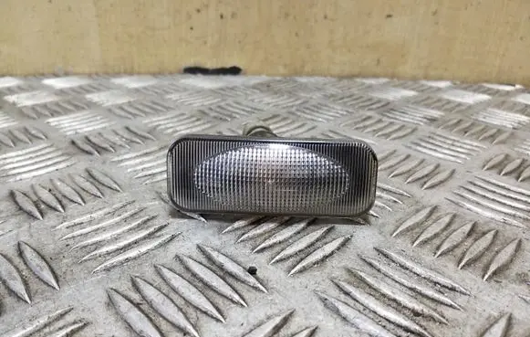 Opel Omega B2 Front fender indicator light 09231167