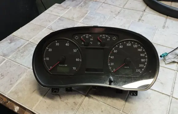Volkswagen Polo IV 9N3 Speedometer (instrument cluster) 6Q0920804Q