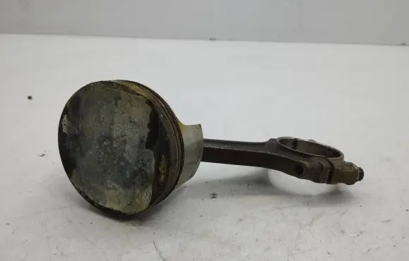 Maserati Quattroporte Piston with connecting rod
