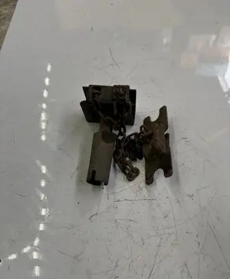 Mitsubishi L200 Spare wheel mounting bracket 