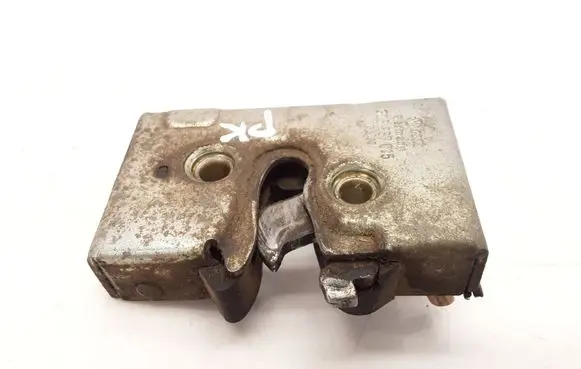 Volkswagen PASSAT B2 Front door lock 323837015