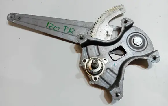 Rear door manual window regulator