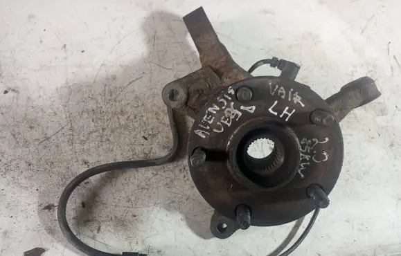 Toyota Avensis Verso Front wheel hub spindle knuckle