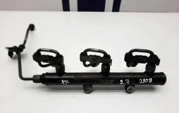 Jaguar XF X250 Fuel distributor 