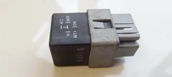 Volvo S40, V40 Other relay MB953394
