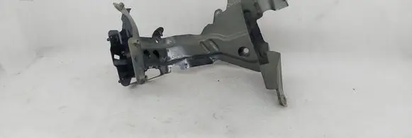 Audi Q8 Fender mounting bracket 4M8821138 4M0821162B