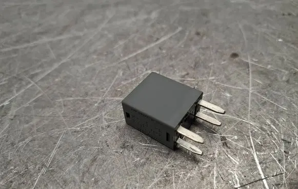 Opel Astra J Other relay 13500114