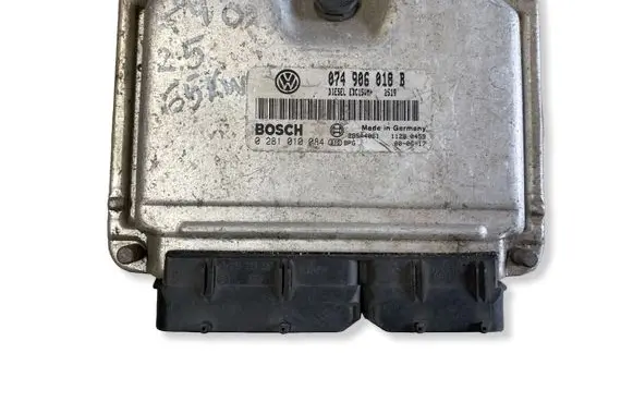 Volkswagen Transporter - Caravelle T4 Engine control unit/module 074906018B