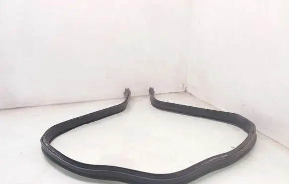 Mercedes-Benz CLS C219 Engine compartment rubber 