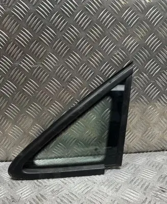 Volkswagen Touran II Front triangle window/glass 