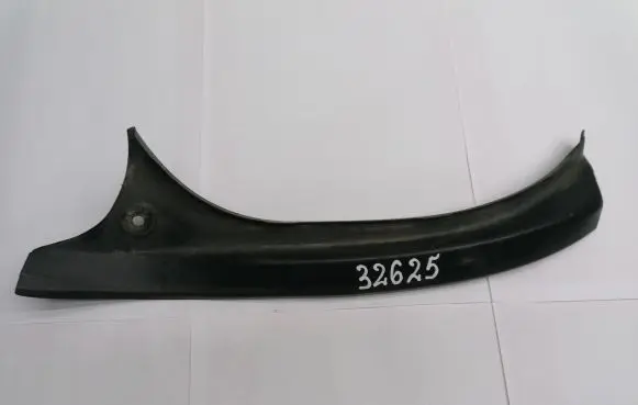BMW 7 E65 E66 Rear/tail light trim molding 703325906 14011810