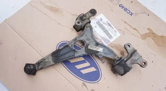 Peugeot Expert Front control arm SKO71603