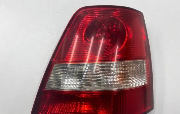 KIA Sorento Rear/tail lights E138362