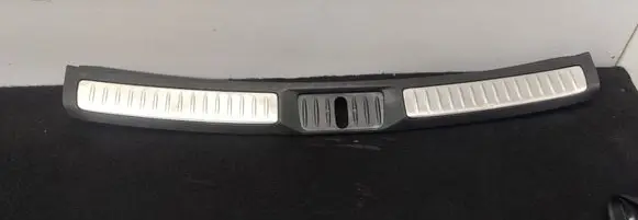 Trunk/boot sill cover protection